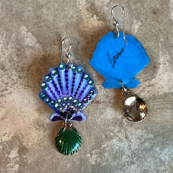 Scallop shell handpainted earrings w crystal and charm sterling wire OOAK - Picture 5 of 6